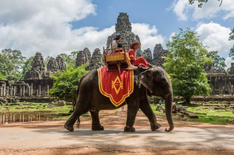 Les visites à dos d&rsquo;éléphant vont enfin être bannies à Angkor