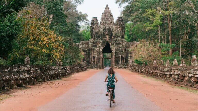 Saison des Pluies au Cambodge : Immersion Intense dans la Beauté Envoûtante des temples Khmers